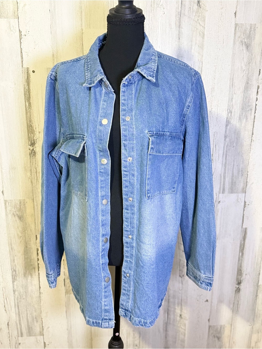 NWT Luvamia Blue Denim Button Down Long Sleeve Shirt Jacket Shacket Size XL - Picture 4 of 9